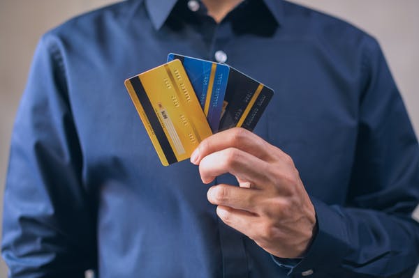 信用卡超过还款日几天算逾期？信用卡逾期会影响孩子上大学吗？