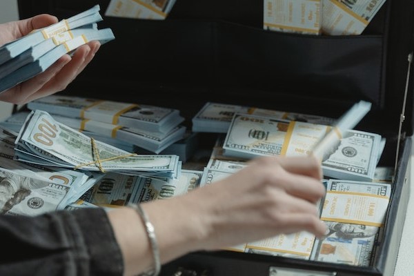 停息挂账可以自己申请吗？信用卡逾期多久算逾期？