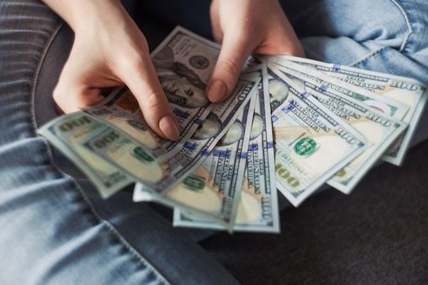 京东白条逾期四年了想协商还款可以么？逾期利息是多少？