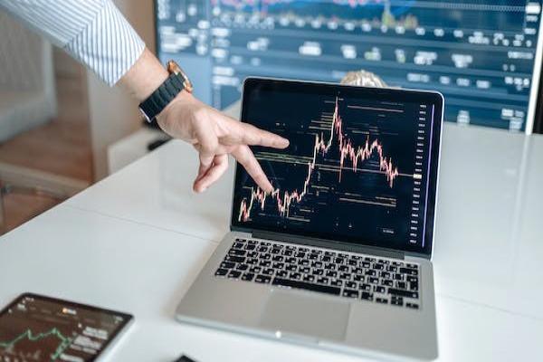 华夏信用卡逾期2天上信用吗？会算利息吗？