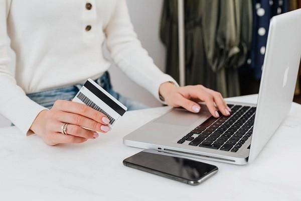 信用卡停息挂账卡还能用吗？信用卡停息挂账怎么收费？