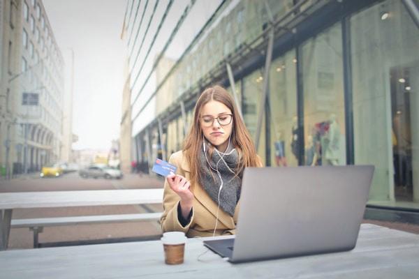 网上律师帮忙协商？请律师打官司可靠吗