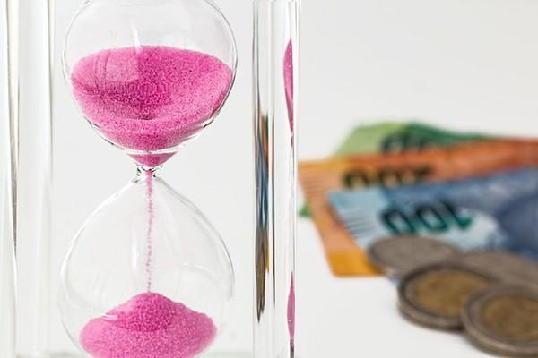金条白条100多元钱逾期多久起诉？逾期后必须全额还款吗