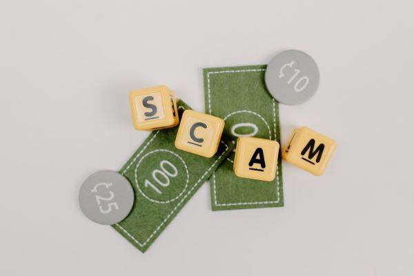 工商信用卡逾期会冻结名下所有银行卡吗？逾期会进黑名单吗？