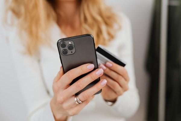 白条逾期一天还款会影响信用吗？逾期一天还款还能借吗？