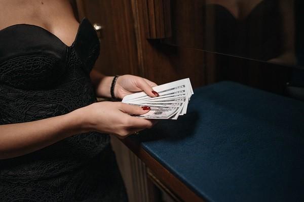 信用卡呆账了能协商本金还款吗？名下资产会被冻结吗？