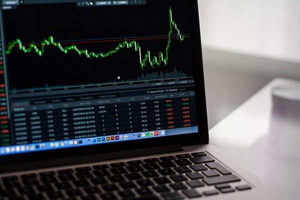 招商银行信用卡欠款两万多还不上怎么办？逾期会怎么样？