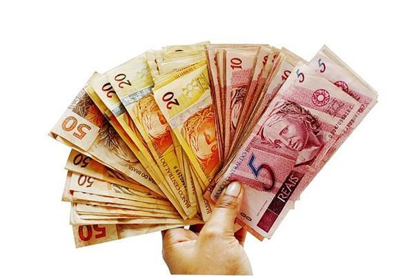 光大信用卡700逾期9天影响信用吗？有罚息吗？