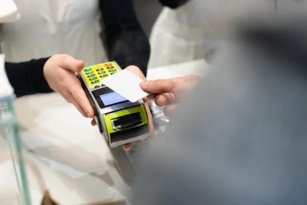 光大银行信用卡无力偿还怎么办？逾期会收罚息吗？
