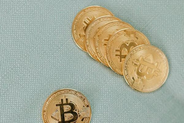 抖音交通银行信用卡免年费吗？好通过吗？
