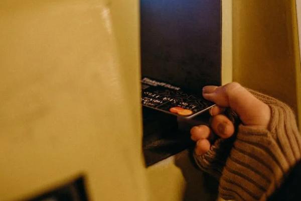 欠信用卡20万没逾期光大怎么办？逾期了怎么办？